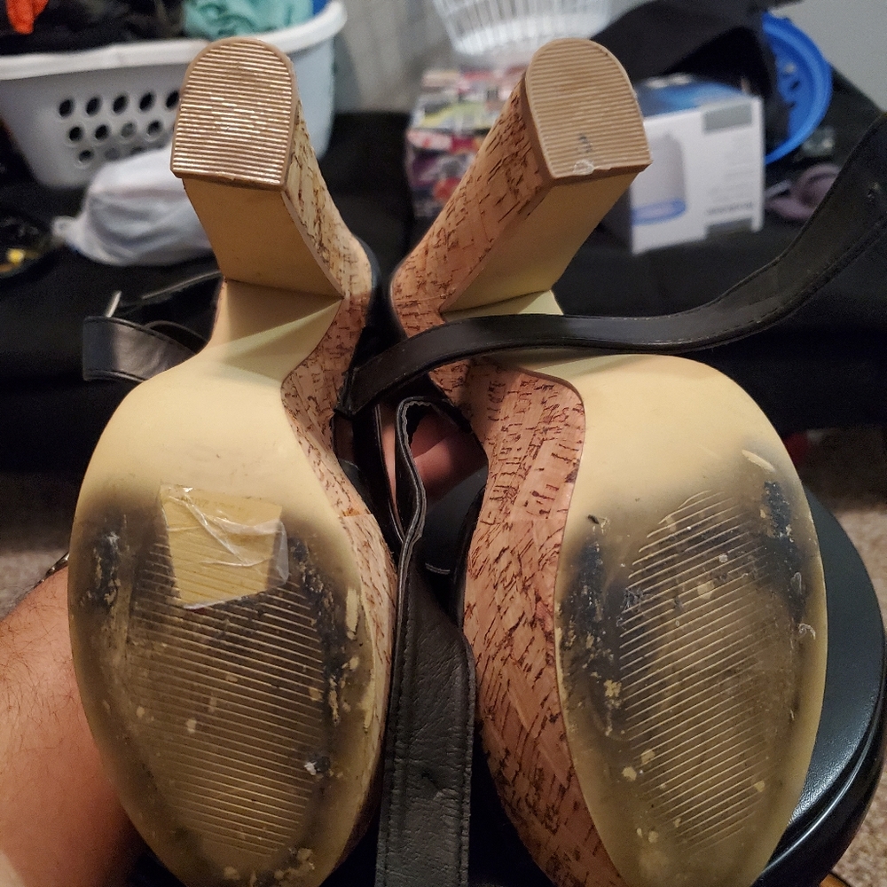Heels - Picture 3 of 3
